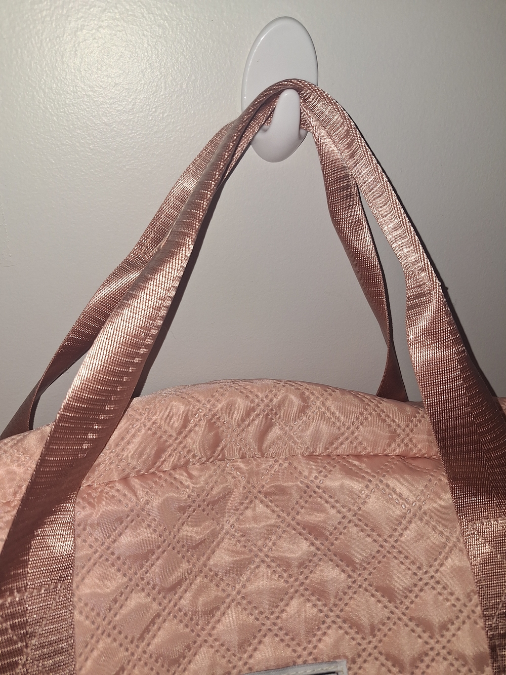 The NEW Boutique Quilted Blush Travel Duffel Bag NWOT - Picture 4 of 7